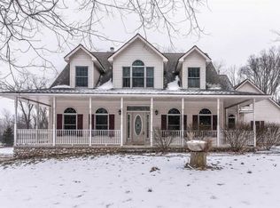 12121 Pinebrook Ln, South Lyon, MI 48178