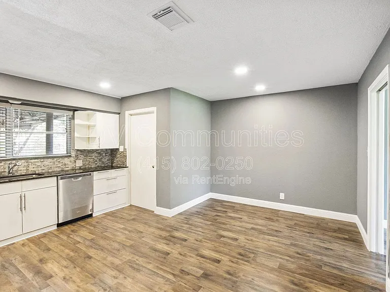 1521 W Blum St — Photo 12