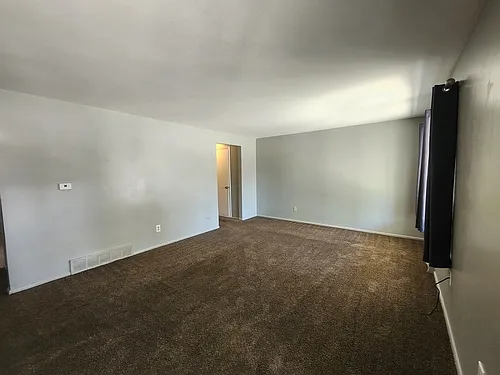 723 Fraser St — Photo 3