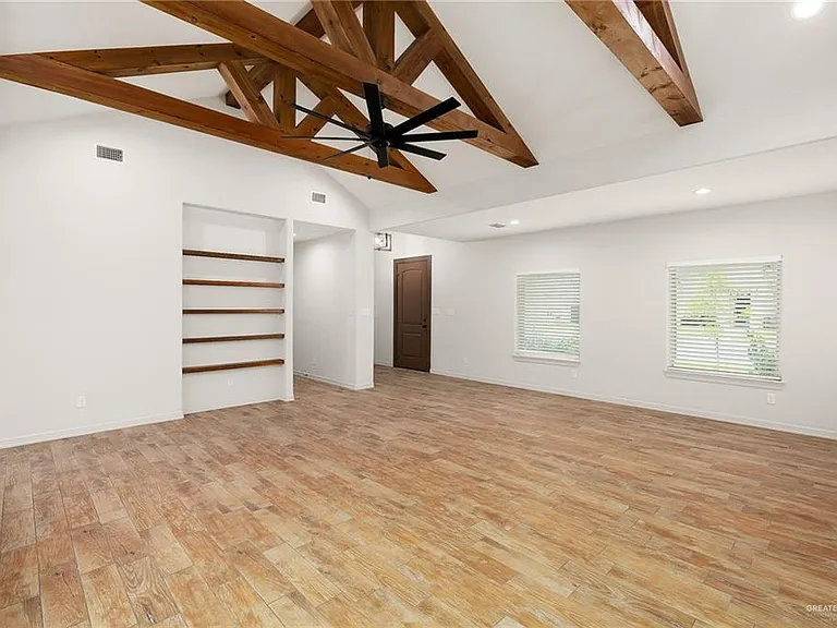 803 W Iroquois Ave — Photo 4
