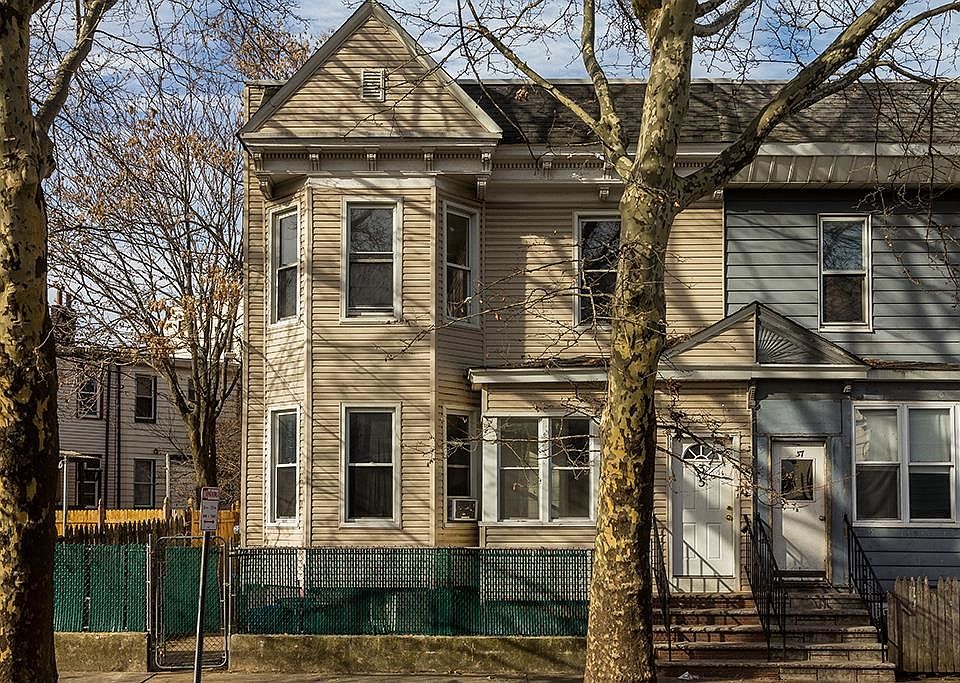 1st image of 35 Rose Ave