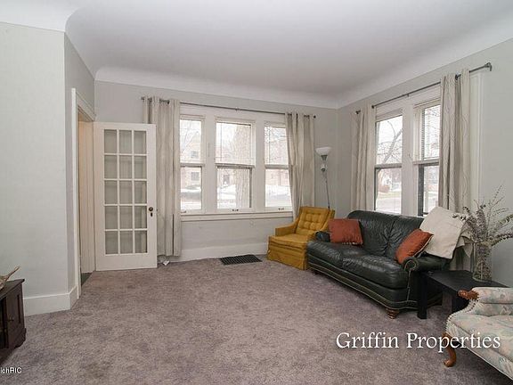 4th image of 1121 Lake Dr SE