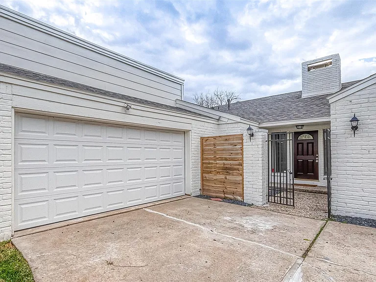6107 Sanford Rd — Photo 6