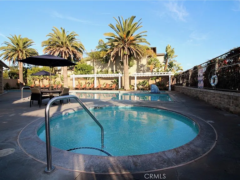 4731 Oceanridge Dr — Photo 31