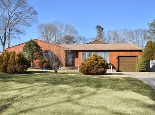 21 Sheffield Ln, East Moriches, NY 11940