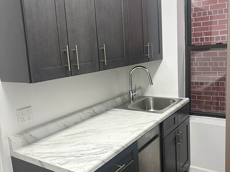 440 E 6th St #5A — Photo 7