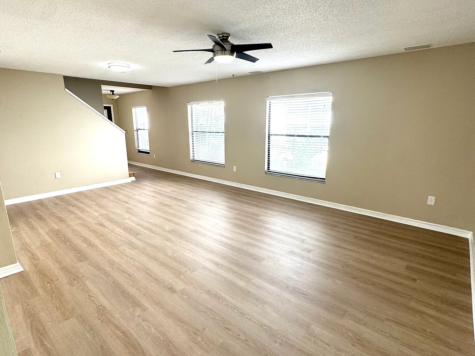 4 bed, 2.5 bath, 1746 sqft, $2,400 — Photo 2