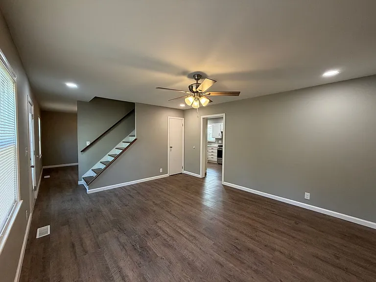 1518 Eastview Ave — Photo 5