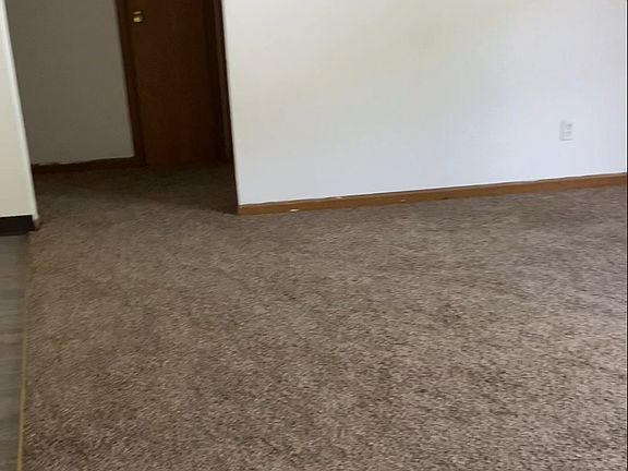 4th image of 502 Chateau Royale Ct