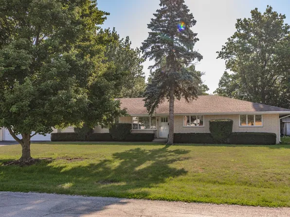 409 Grant St, Chenoa, IL 61726