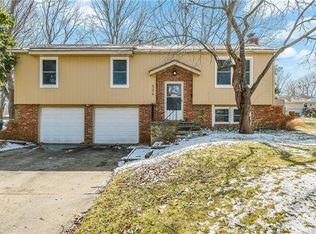 504 SW Killarney Ln, Blue Springs, MO 64014