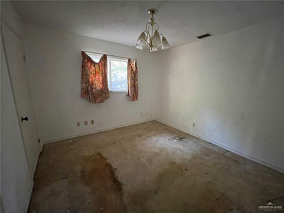 5th image of 309 Kerria Ave