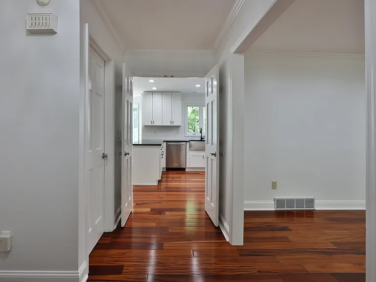 1086 Ravine Ridge Dr — Photo 8