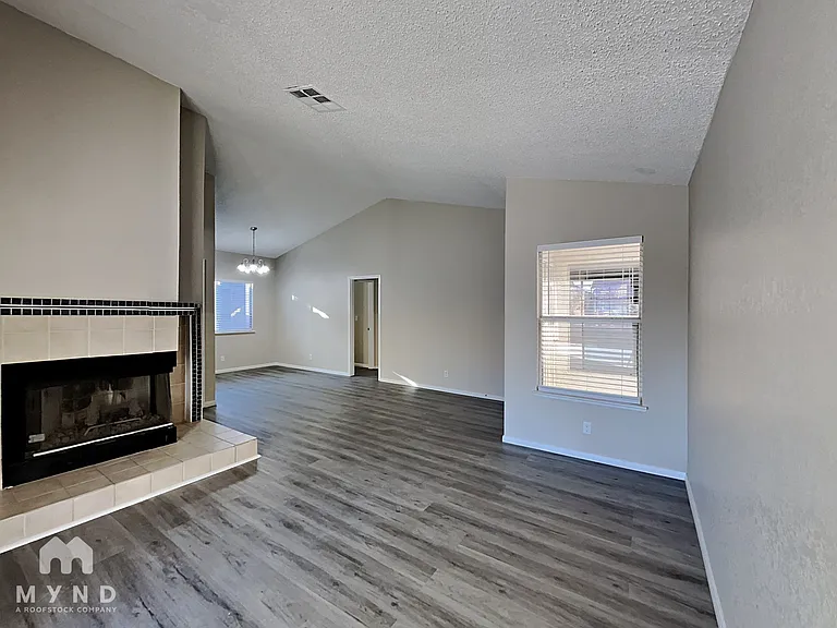 5825 Goodsprings Ct — Photo 4