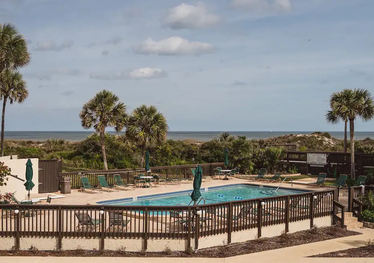 Crescent Beach Condo 2br/3ba, Wifi, Pool, Easy Beach Access — Photo 1