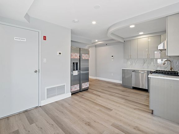 3rd image of 147-12 Roosevelt Ave #2B