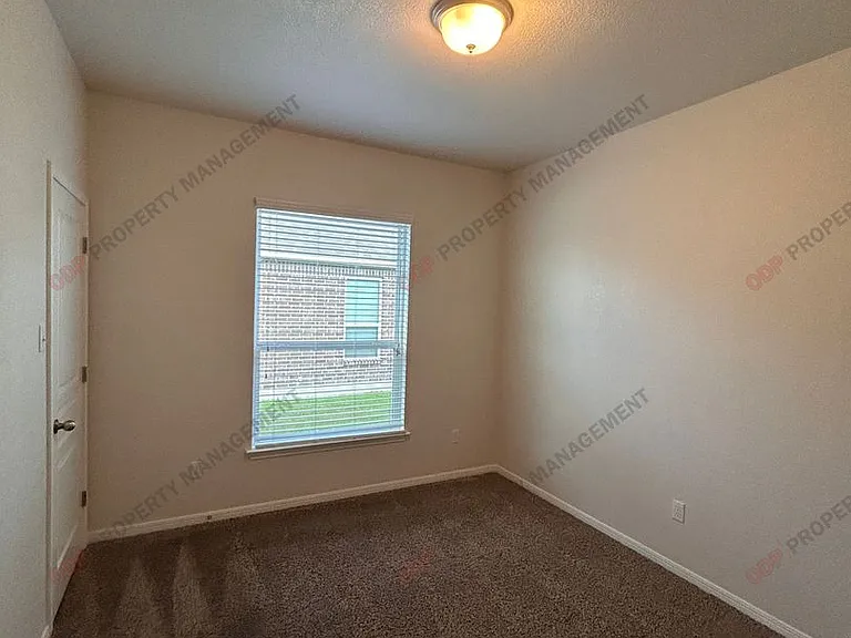 516 Cross Dr — Photo 5