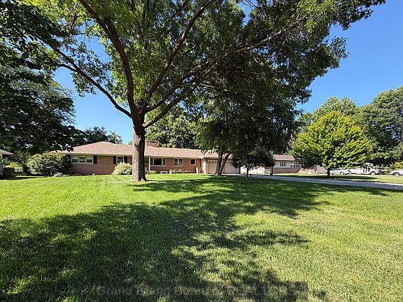 3rd image of 2426 Pioneer Blvd