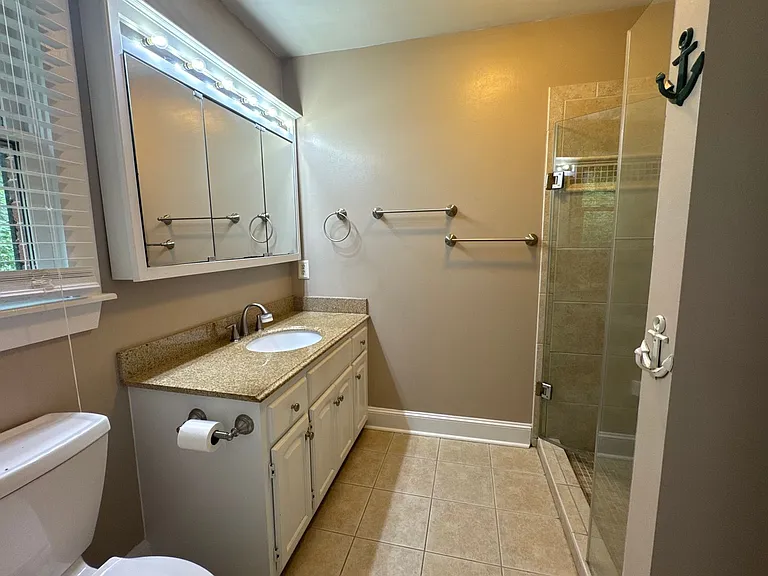 8024 Bradford Ln — Photo 7