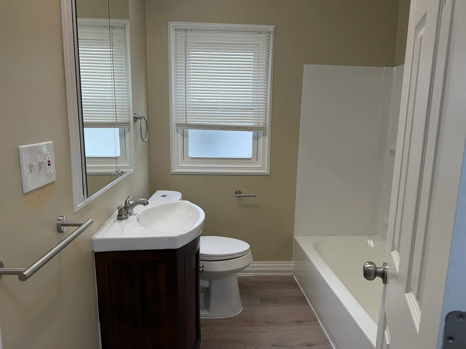 3 bed, 1100 sqft, $1,650 — Photo 2