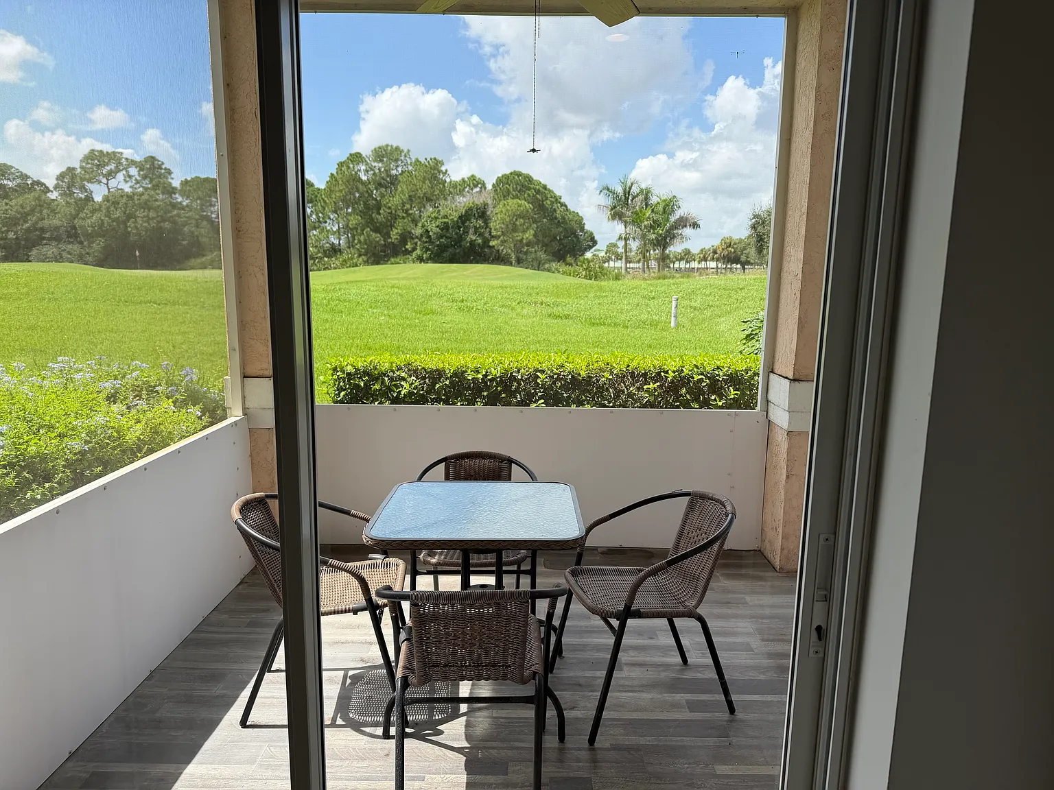 1 bed, 960 sqft, $1,660 — Photo 3