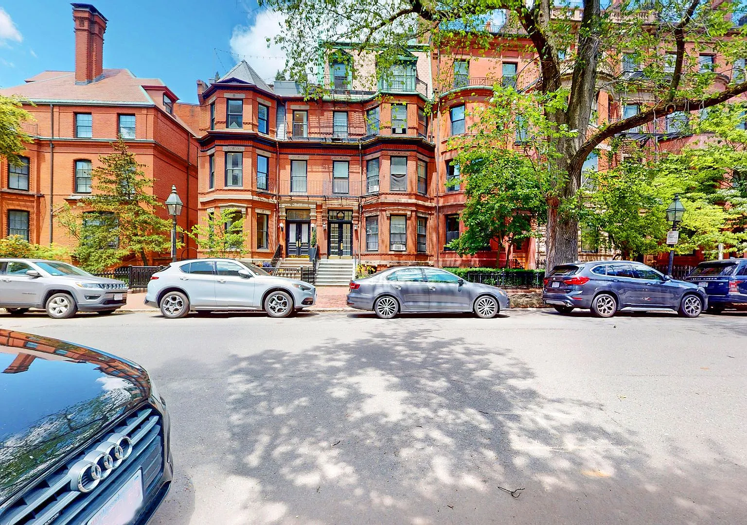 Nice 2 bed in Back Bay — Photo 3