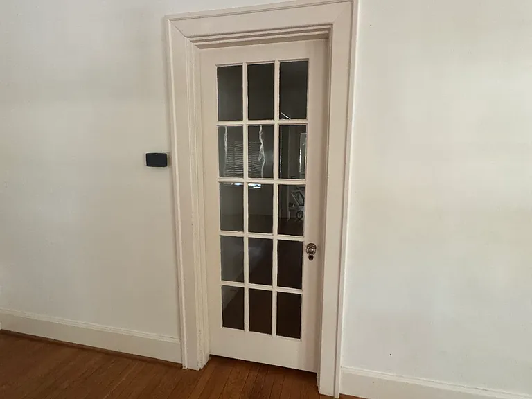 door to hallway and bedrooms