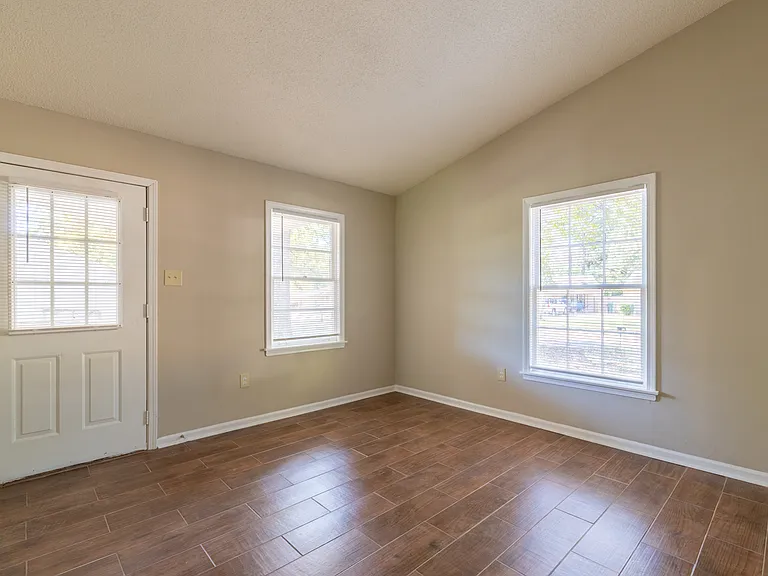 8106 Elmbrook Dr — Photo 7