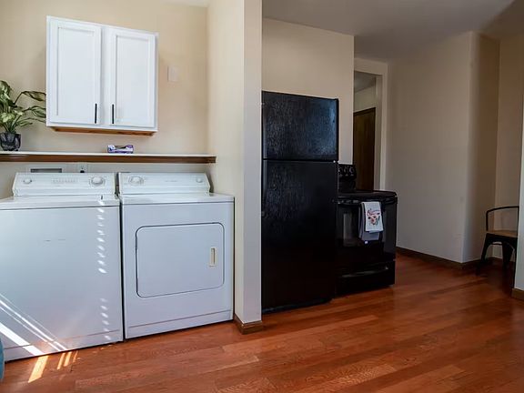 4th image of 409 E Locust St