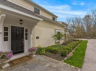 11244 N Shorecliff Ln, Mequon, WI 53092