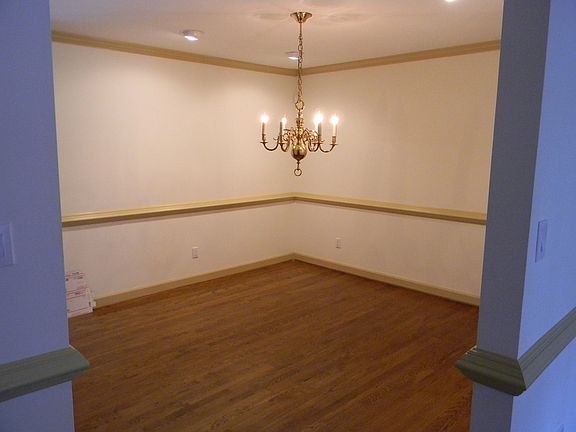 4th image of 454 Tyler St