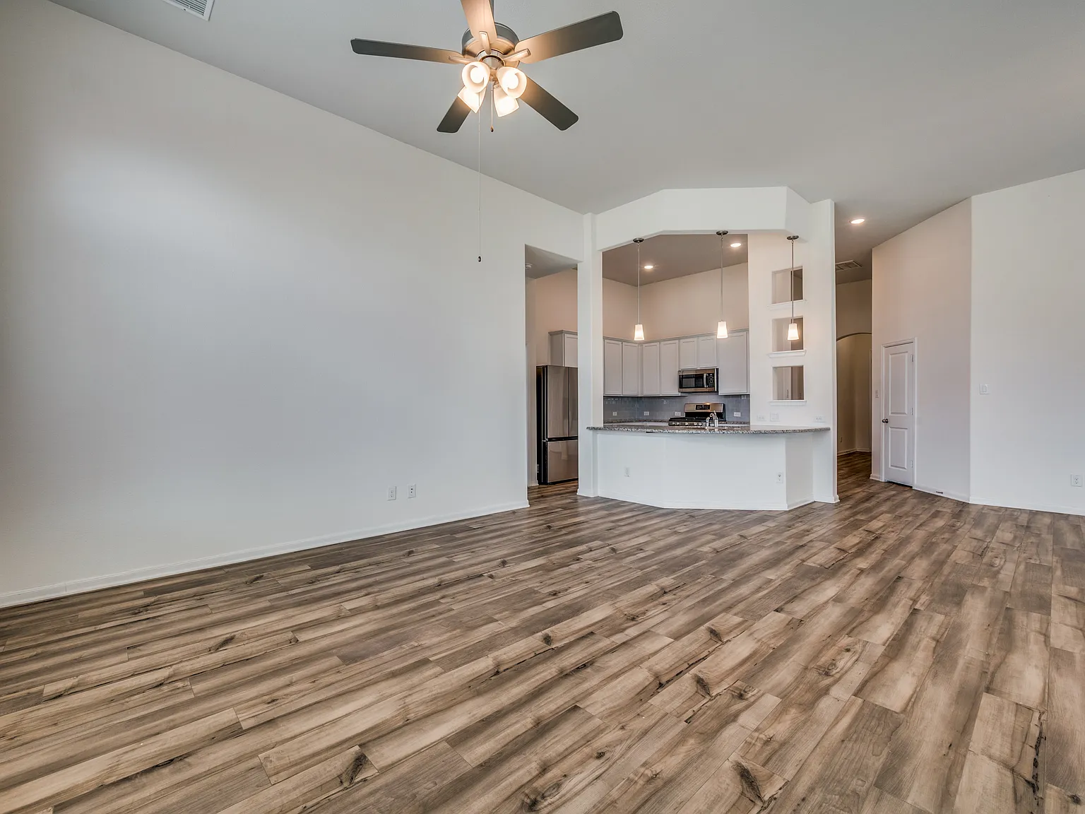3 bed, 1802 sqft, $2,400 — Photo 4