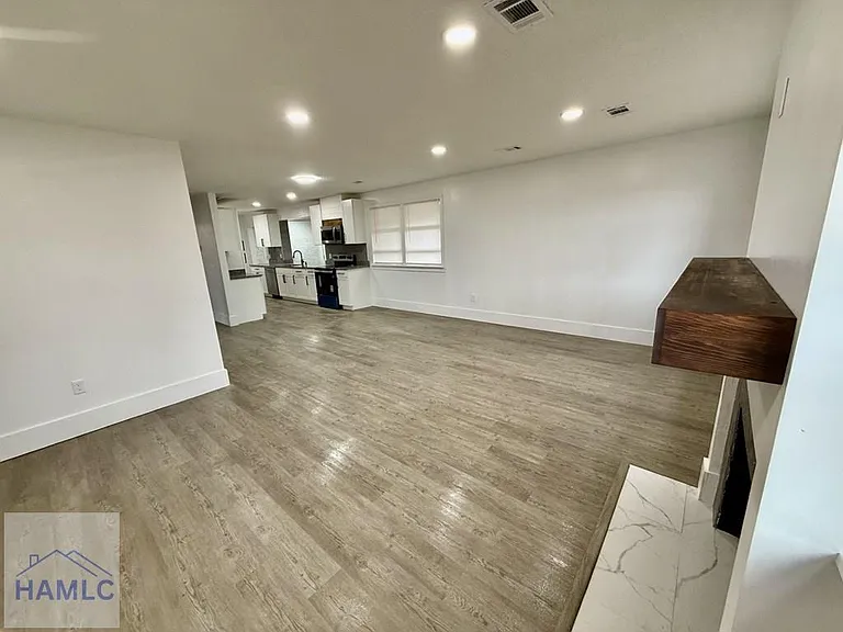 204 N Palm St — Photo 23