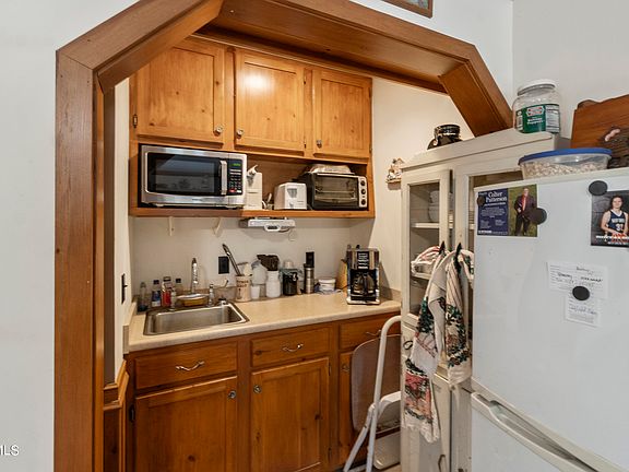 4th image of 740 Blueberry Ln
