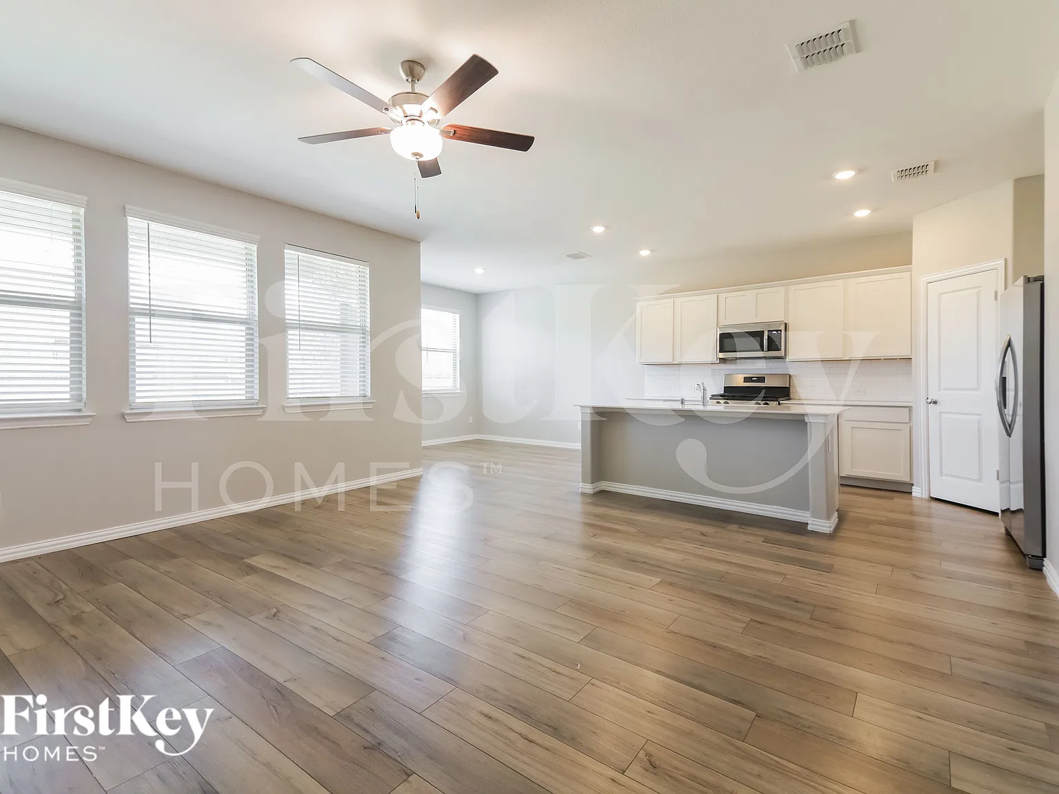 3 bed, 2.0 bath, 1602 sqft, $2,125 — Photo 3
