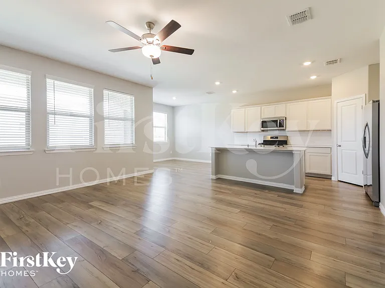 2324 Okeefe Dr — Photo 3