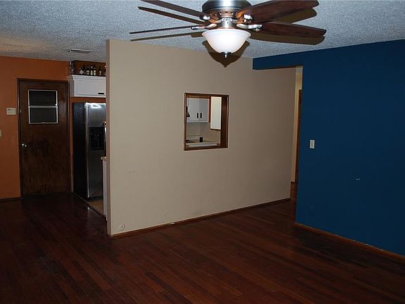 4th image of 2601 N Redmond Ave