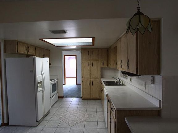 5th image of 1022 Monterey Dr