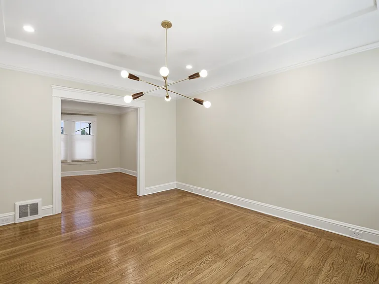 1141 Bay St — Photo 4