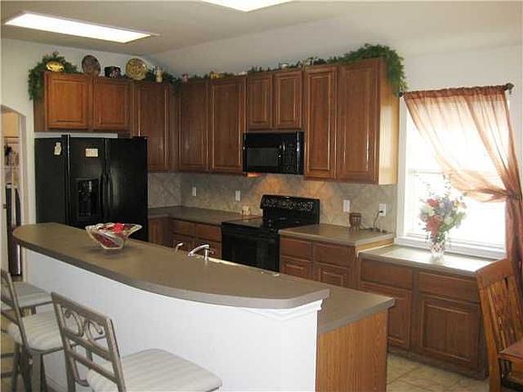 5th image of 406 N Lori Cir