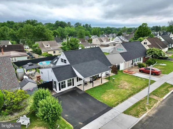 14 Verdant Rd, Levittown, PA 19057