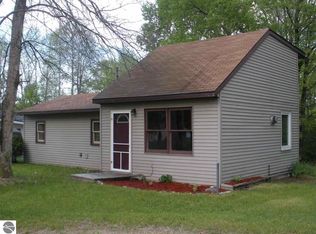 8939 Otter Dr, Farwell, MI 48622