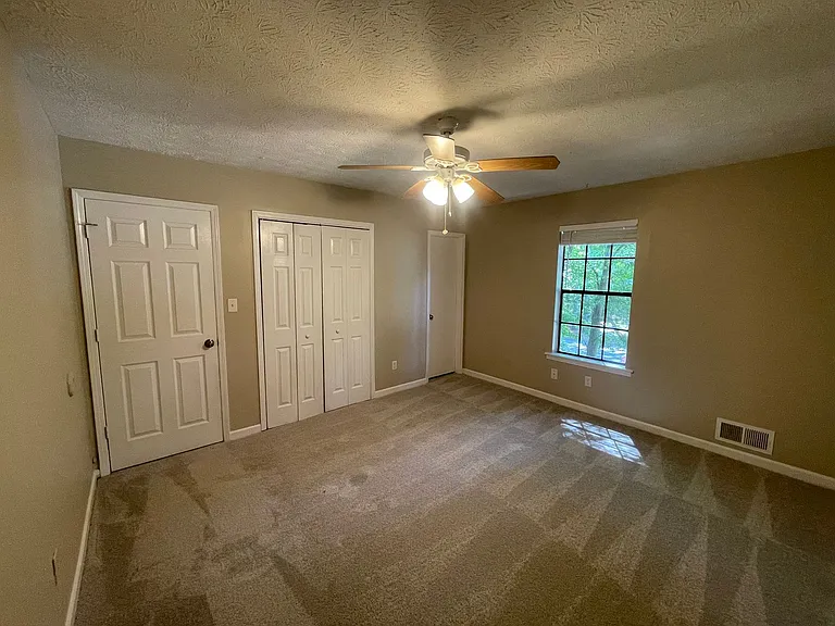55 Huntridge Dr — Photo 17