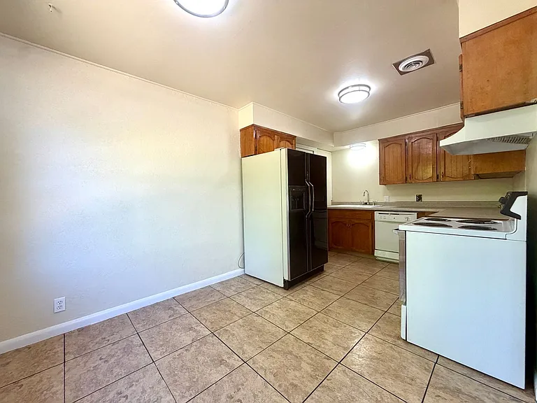 8020 N Saint Johns Ave — Photo 4