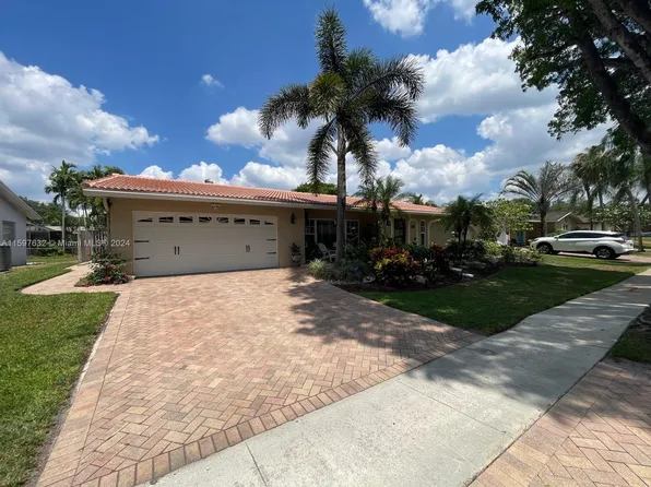 1721 NW 106th Ter, Pembroke Pines, FL 33026