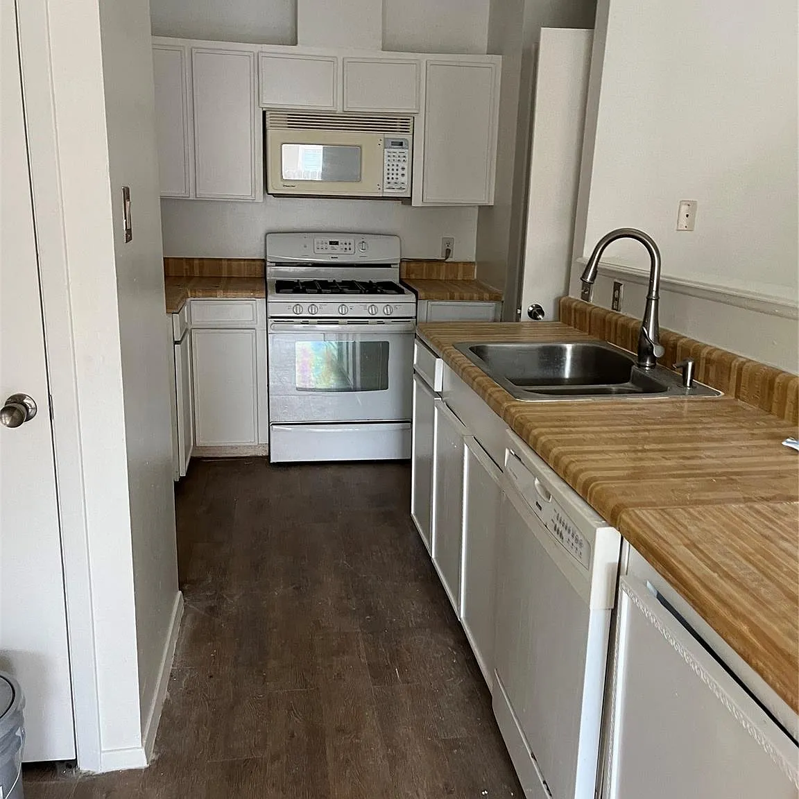 3 bed, 2.0 bath, 1284 sqft, $1,200 — Photo 4