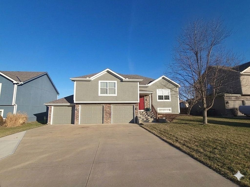 2165 Birch St, Leavenworth, KS 66048 | Zillow