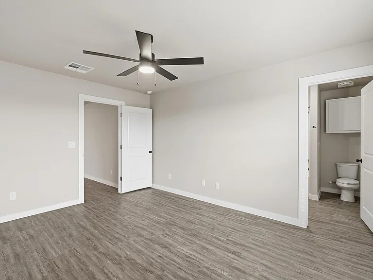 502 Elmont St — Photo 20