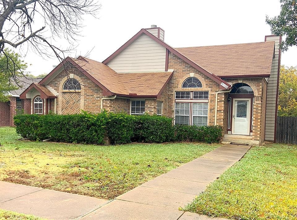 1st image of 9118 Oak Hollow Dr