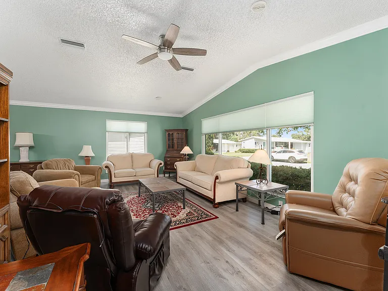 1401 W Schwartz Blvd — Photo 5